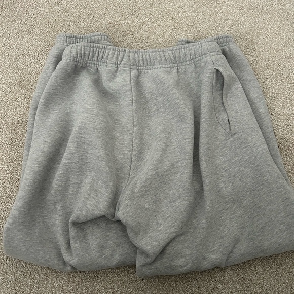 Aritzia Sweatfleece Mega Jogger - Picture 4 of 5